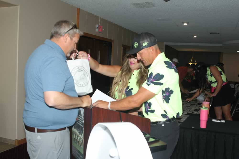 Thurs-MorningD77C4952Wit