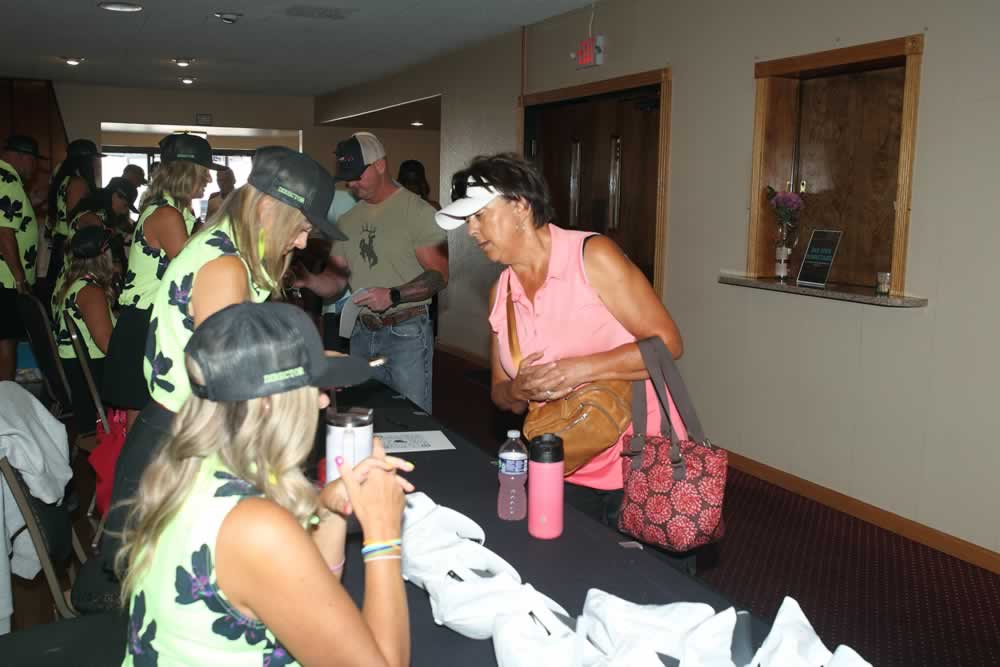 Thurs-MorningD77C4990Wit