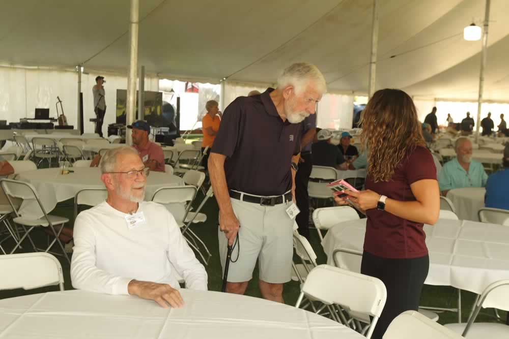 Thurs-PartyD77C5019Wit